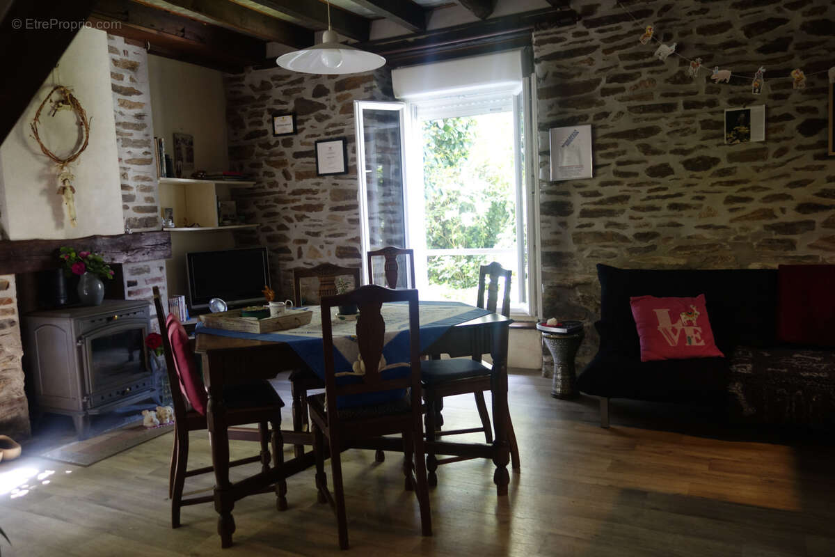 Maison à SAINT-YRIEIX-LA-PERCHE