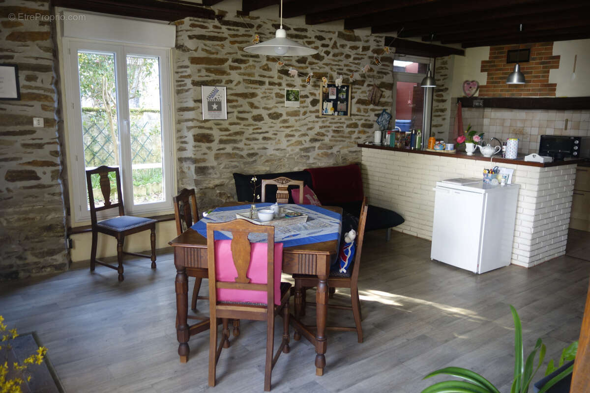 Maison à SAINT-YRIEIX-LA-PERCHE