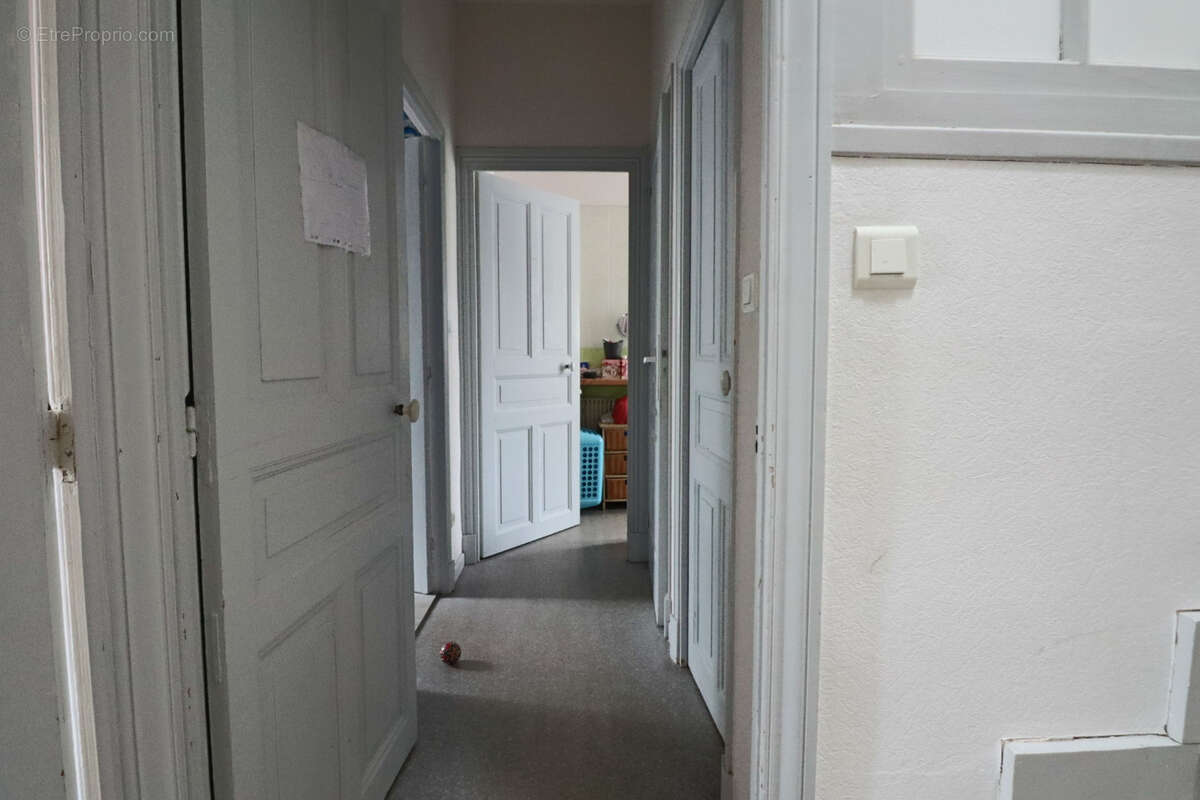 Maison à MURAT-LE-QUAIRE