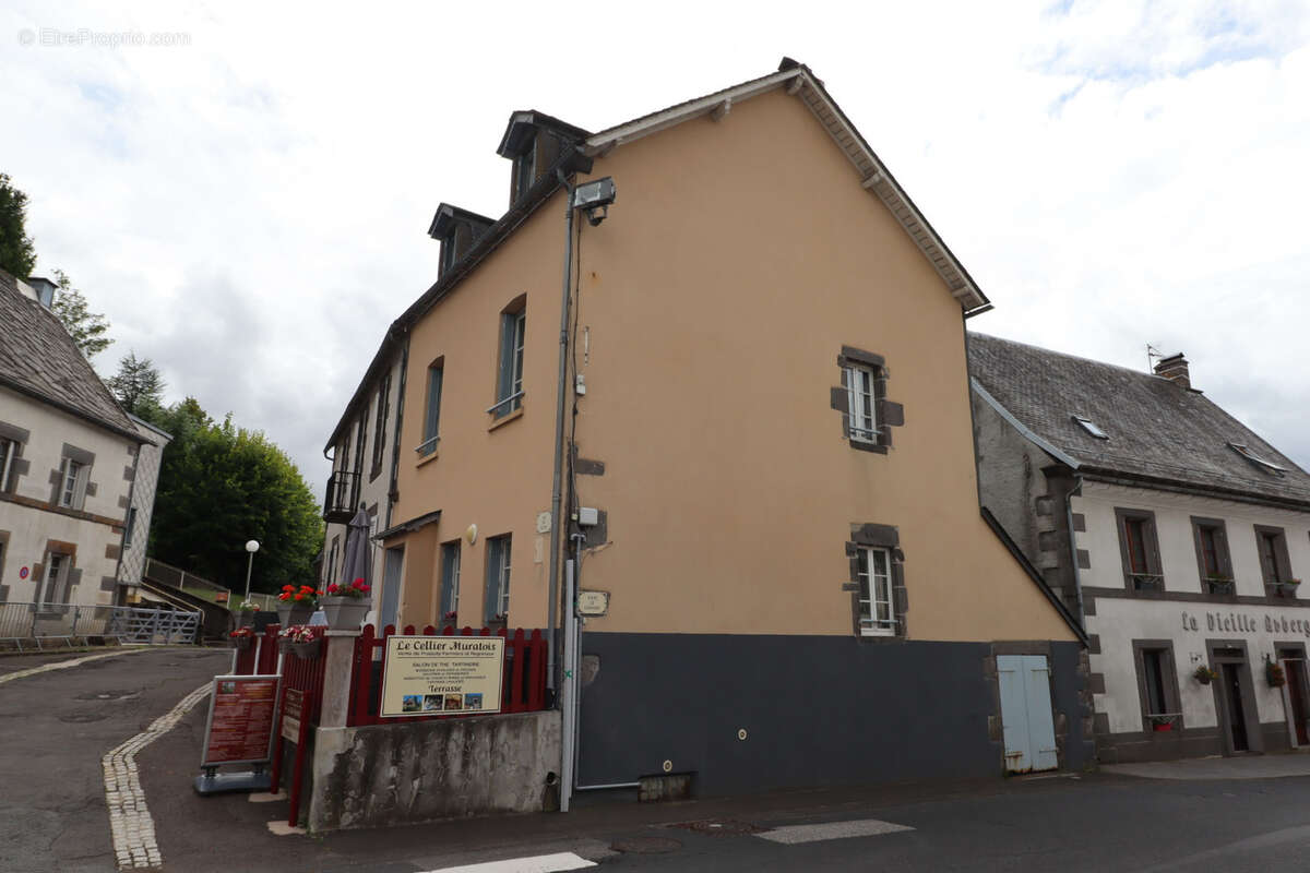 Maison à MURAT-LE-QUAIRE