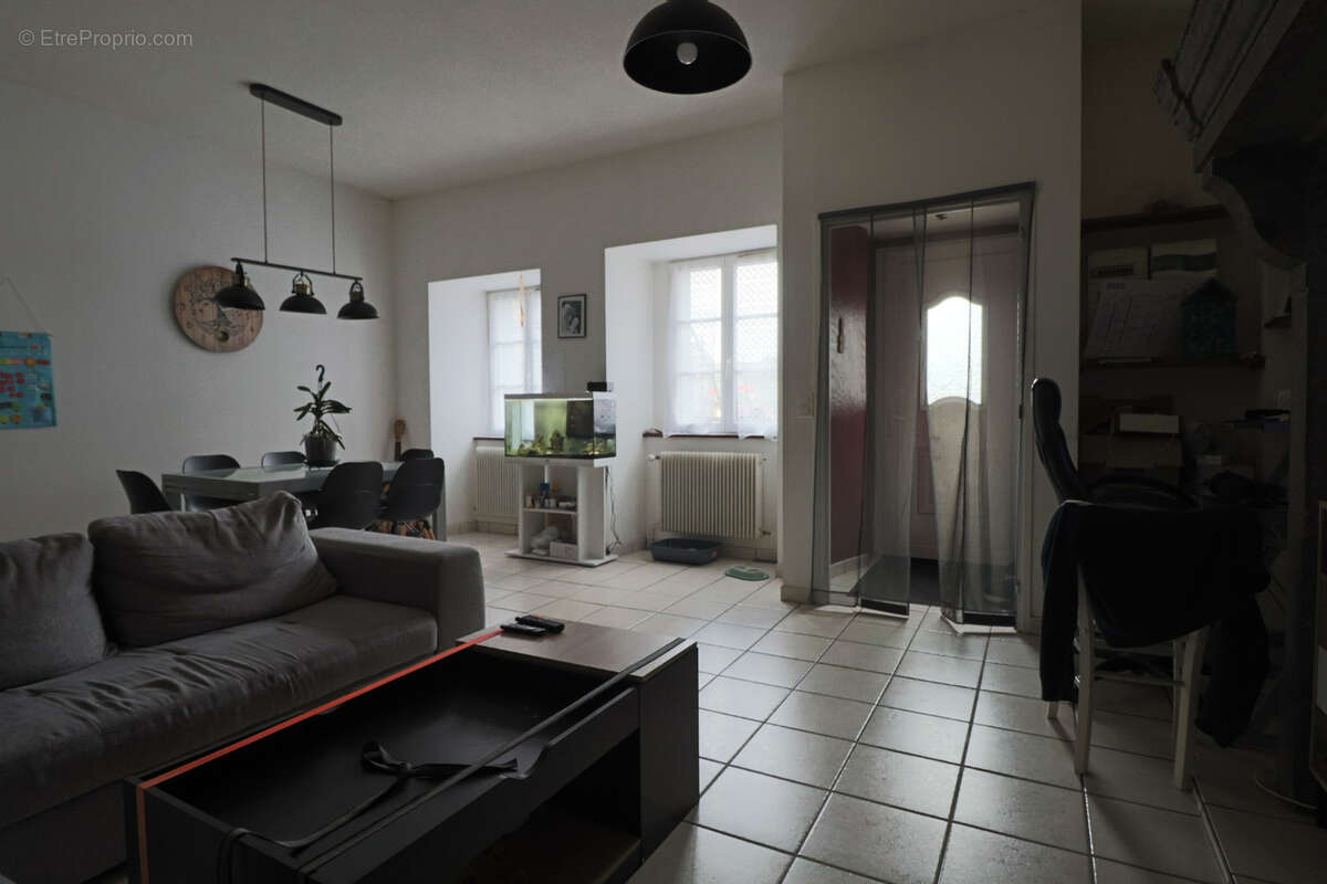 Maison à MURAT-LE-QUAIRE