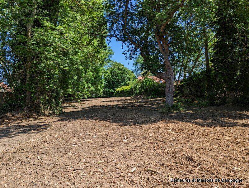 Terrain à LE PERRAY-EN-YVELINES