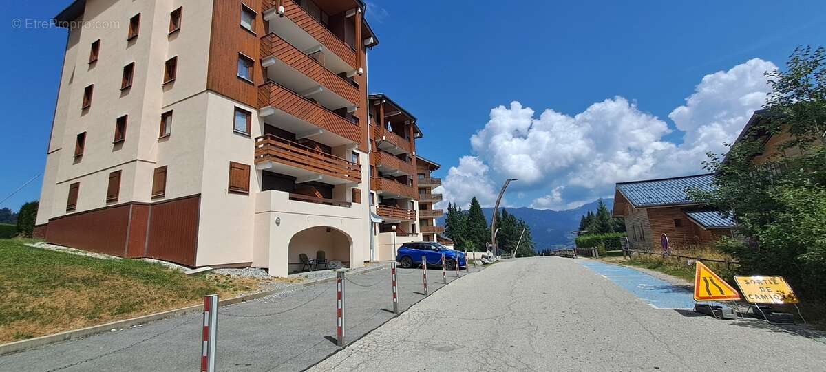 Appartement à MORILLON