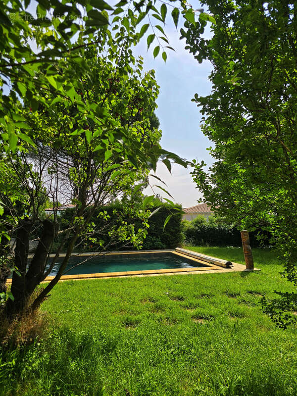 Maison à SAINT-HILAIRE-DE-BRETHMAS