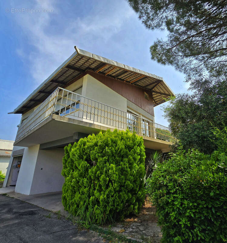 Maison à SAINT-HILAIRE-DE-BRETHMAS