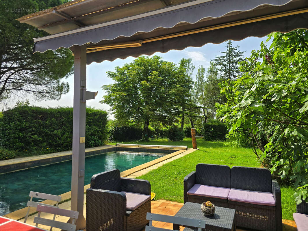 Maison à SAINT-HILAIRE-DE-BRETHMAS