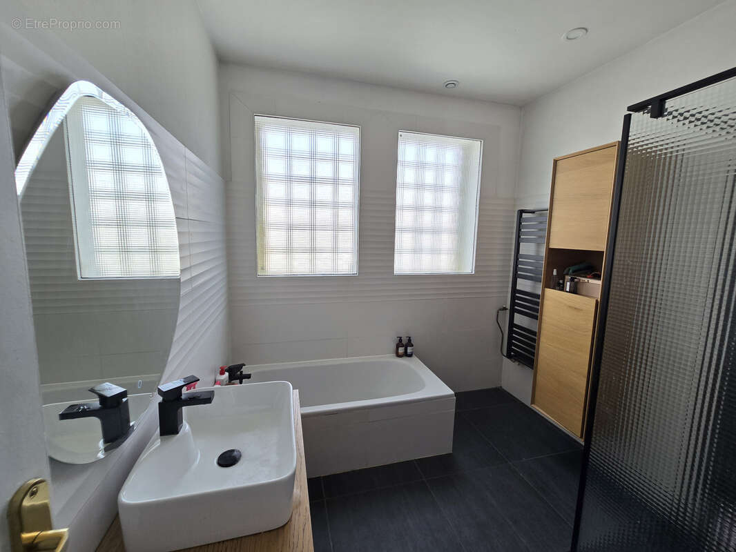 Maison à SAINT-HILAIRE-DE-BRETHMAS