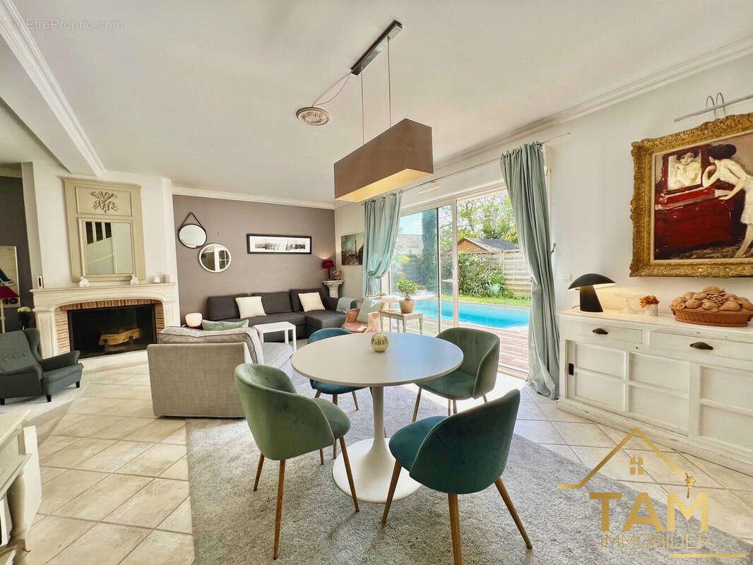 Maison à FONTENAY-LE-FLEURY