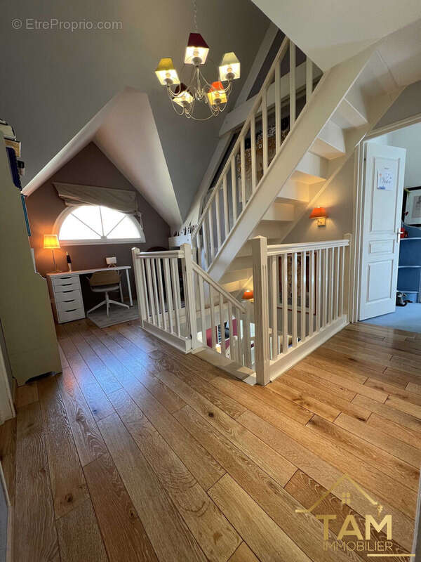 Maison à FONTENAY-LE-FLEURY