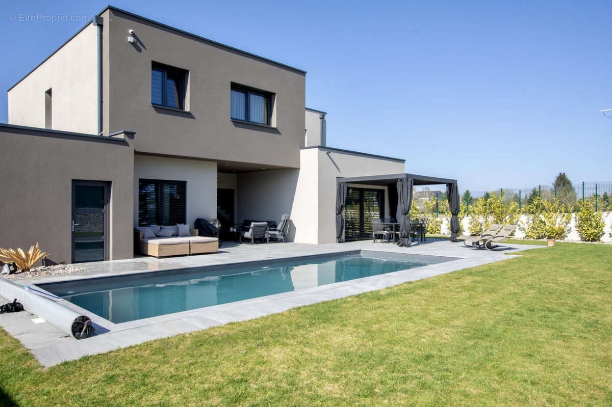 Maison à VILLAGE-NEUF