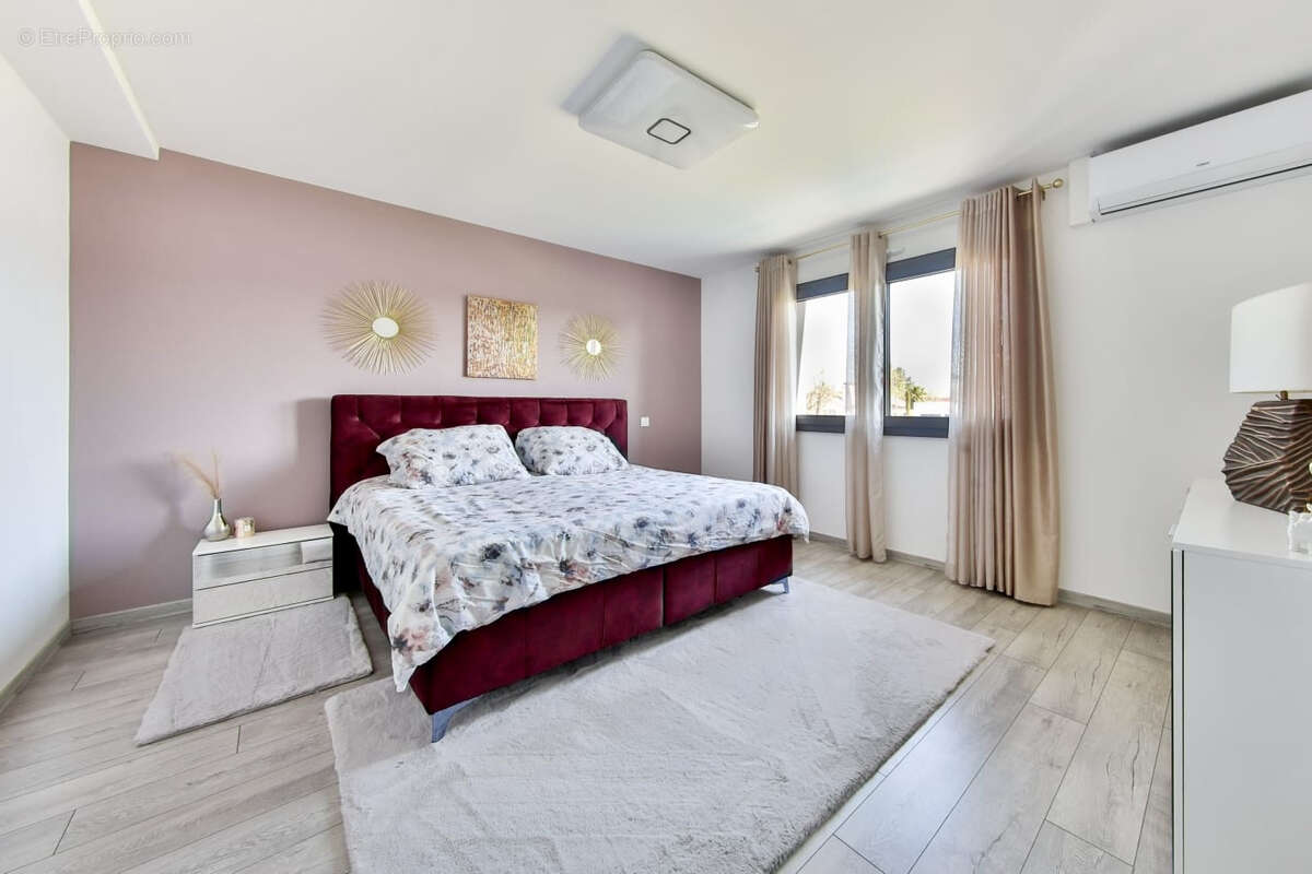 Maison à VILLAGE-NEUF