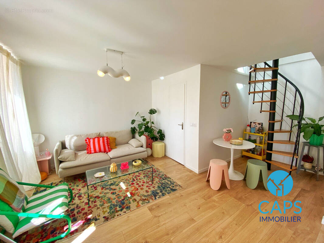 Appartement à VALLAURIS