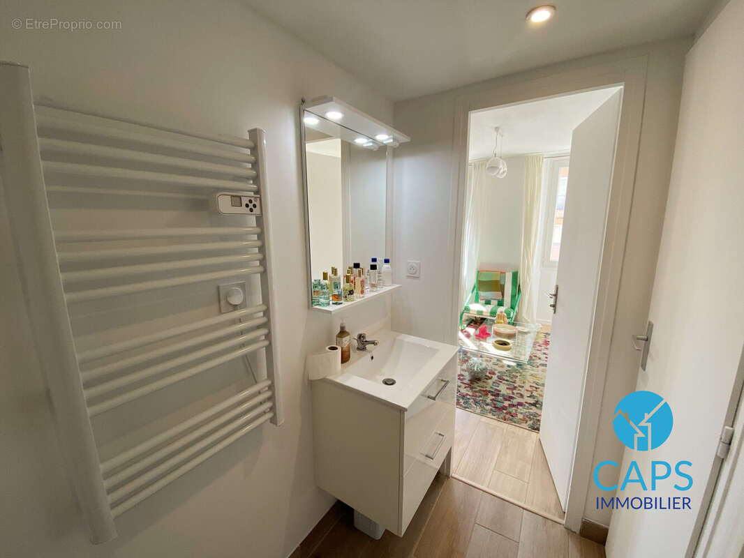 Appartement à VALLAURIS