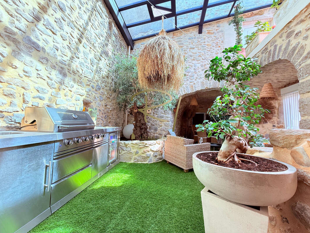 Maison à SAINT-SAUVEUR-DE-CRUZIERES