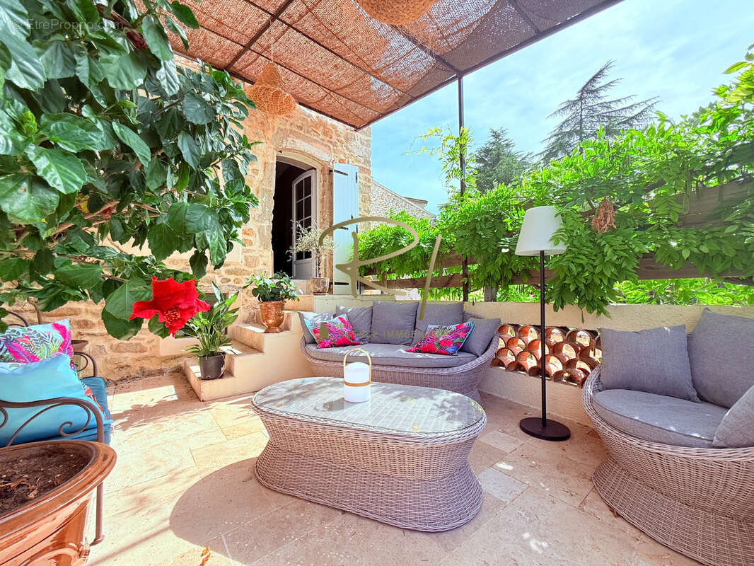 Maison à SAINT-SAUVEUR-DE-CRUZIERES