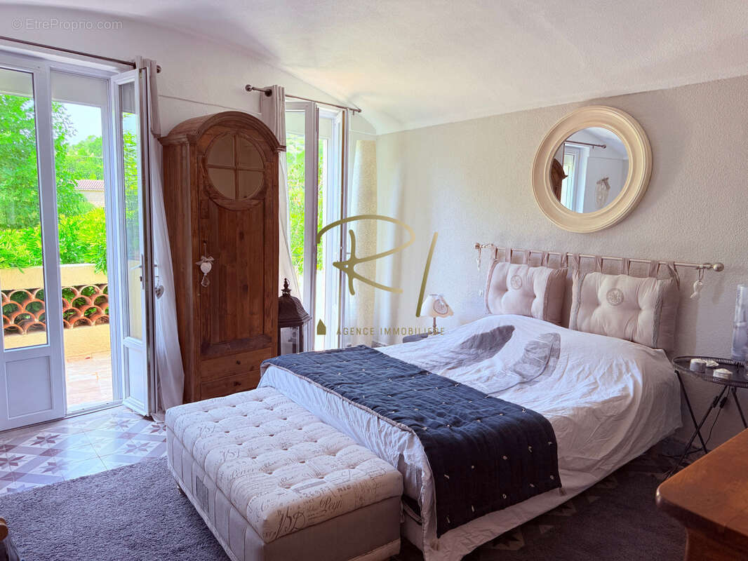 Maison à SAINT-SAUVEUR-DE-CRUZIERES