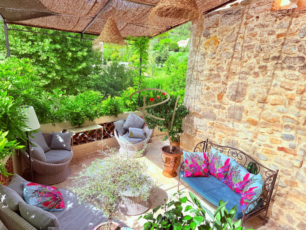 Maison à SAINT-SAUVEUR-DE-CRUZIERES