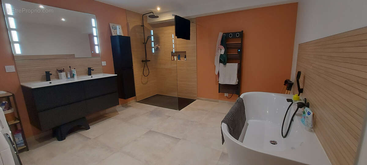 Maison à LES HERBIERS