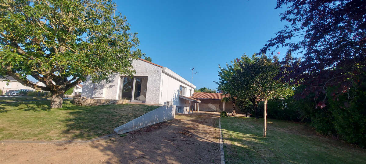 Maison à LES HERBIERS