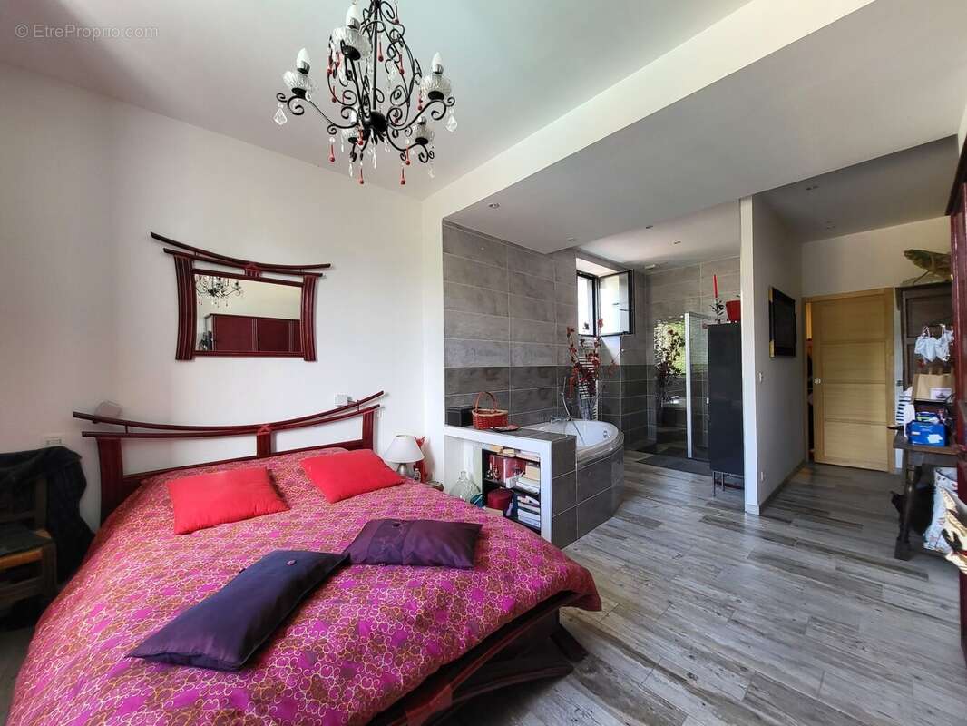 Maison à SAINT-JEAN-D&#039;ANGELY