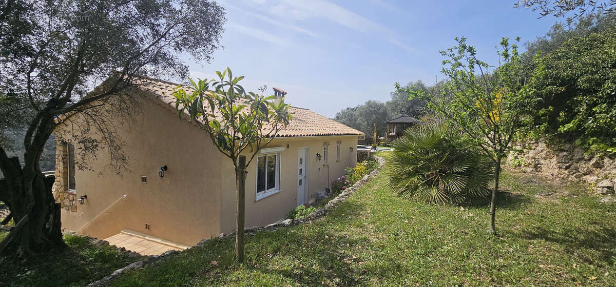 Maison à BAGNOLS-EN-FORET