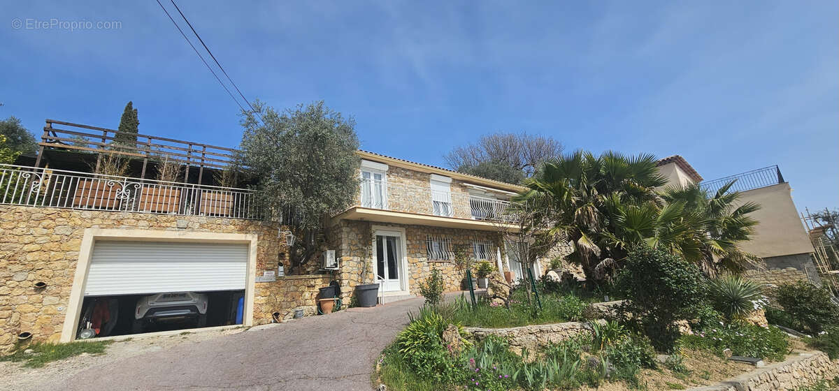 Maison à BAGNOLS-EN-FORET