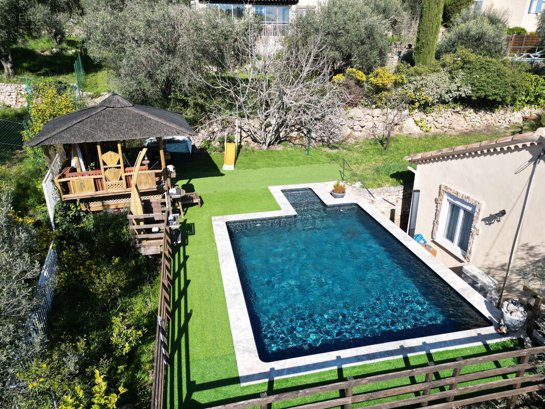 Maison à BAGNOLS-EN-FORET