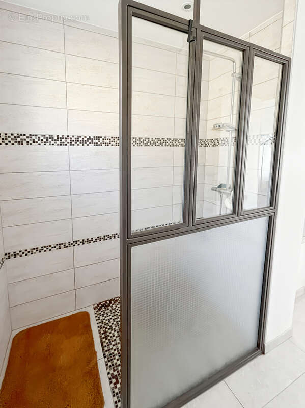 Maison à BAGNOLS-EN-FORET