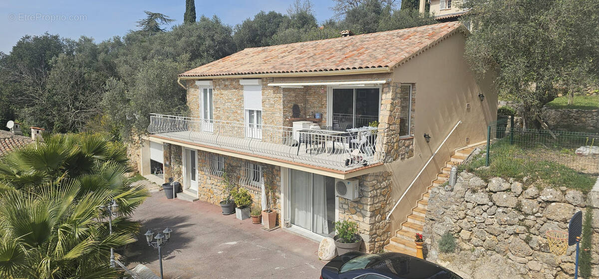 Maison à BAGNOLS-EN-FORET