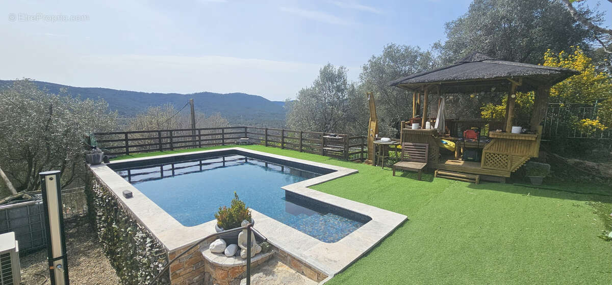 Maison à BAGNOLS-EN-FORET