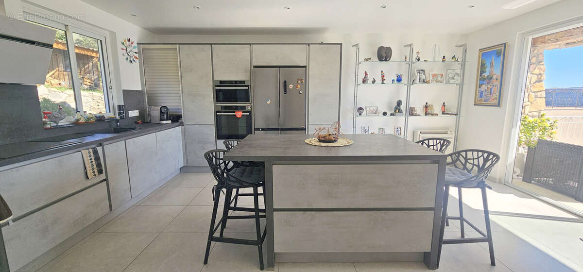 Maison à BAGNOLS-EN-FORET