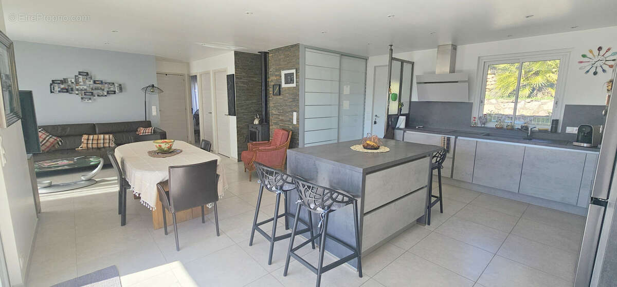 Maison à BAGNOLS-EN-FORET