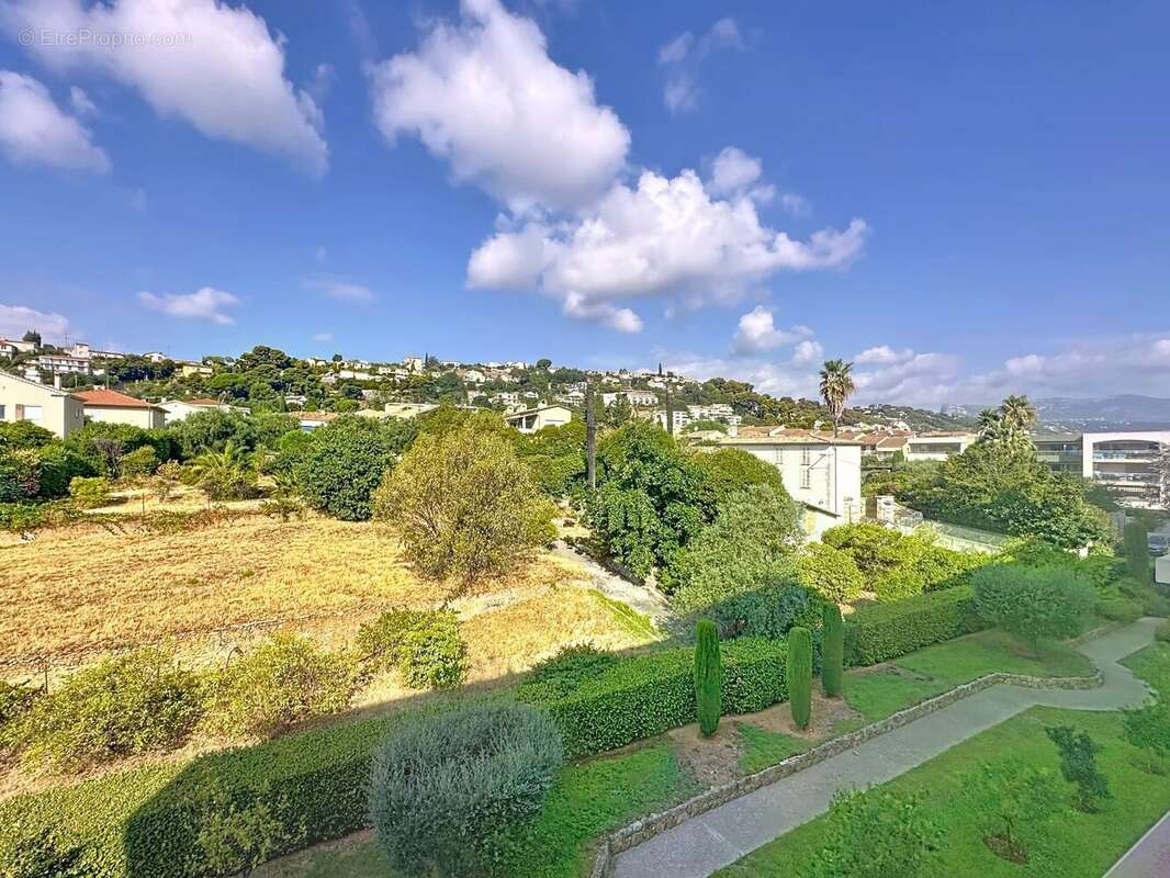 Appartement à SAINT-LAURENT-DU-VAR