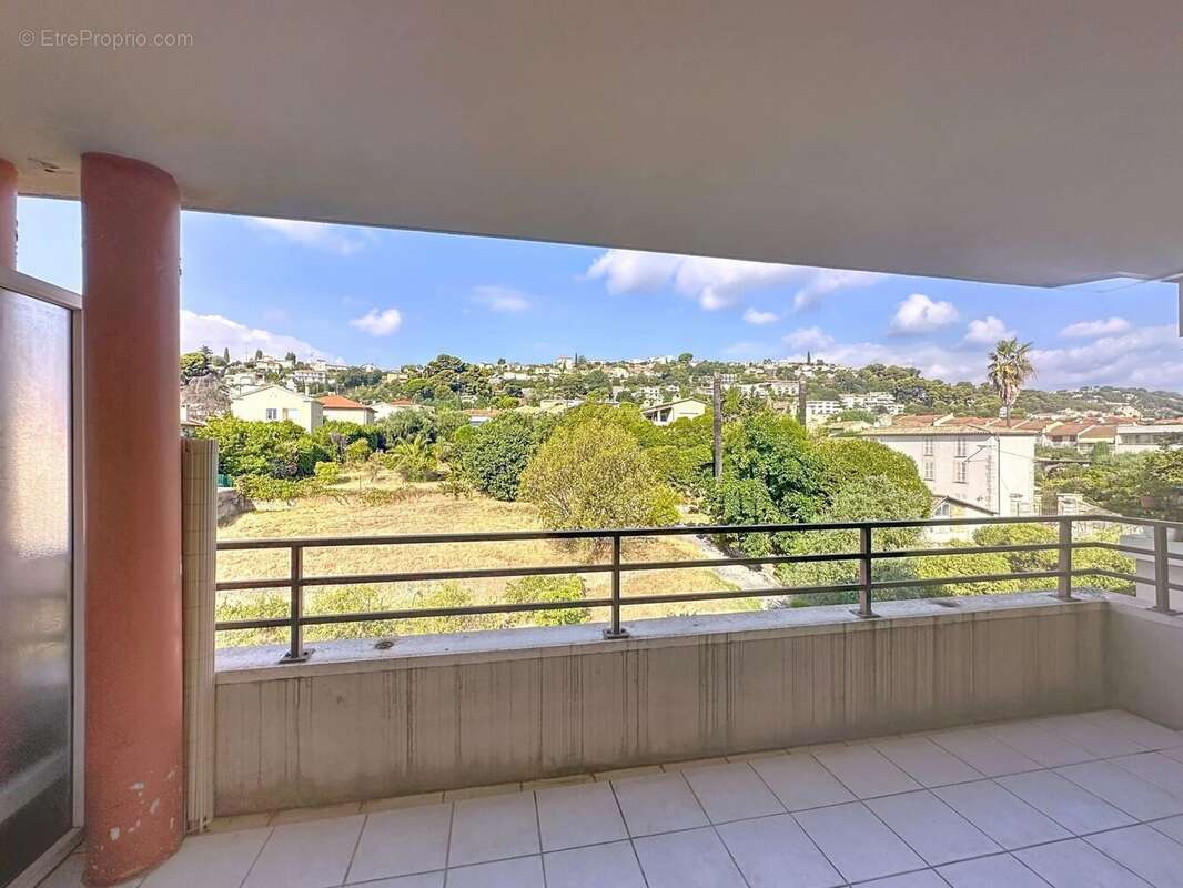 Appartement à SAINT-LAURENT-DU-VAR