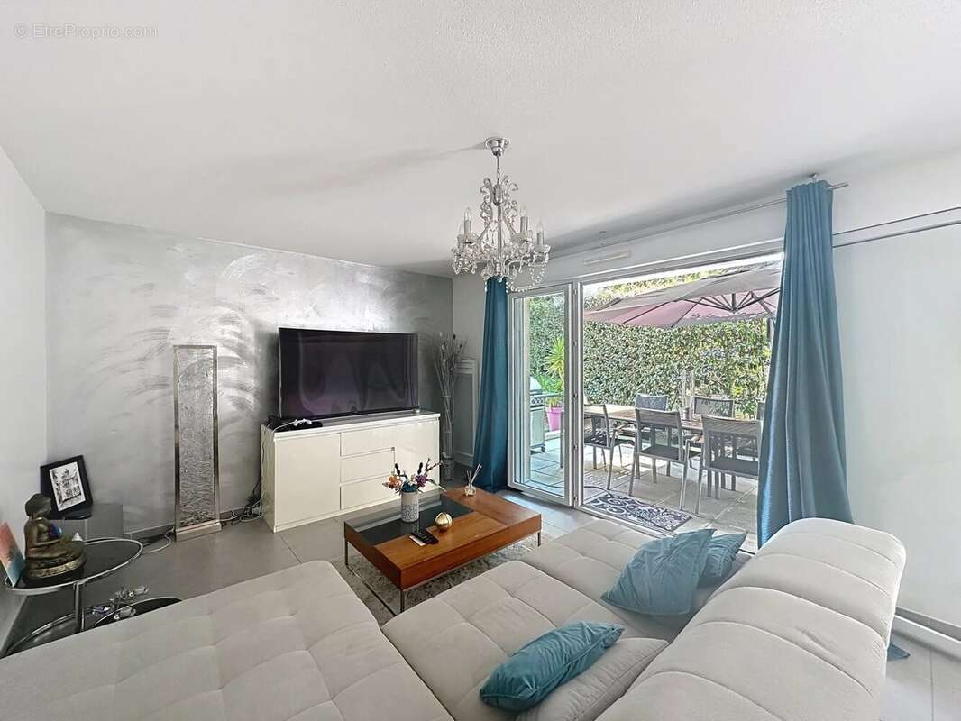 Appartement à SAINT-LAURENT-DU-VAR