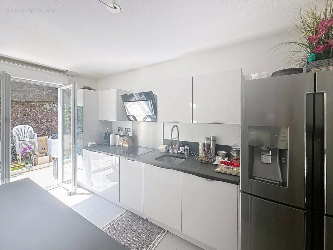 Appartement à SAINT-LAURENT-DU-VAR