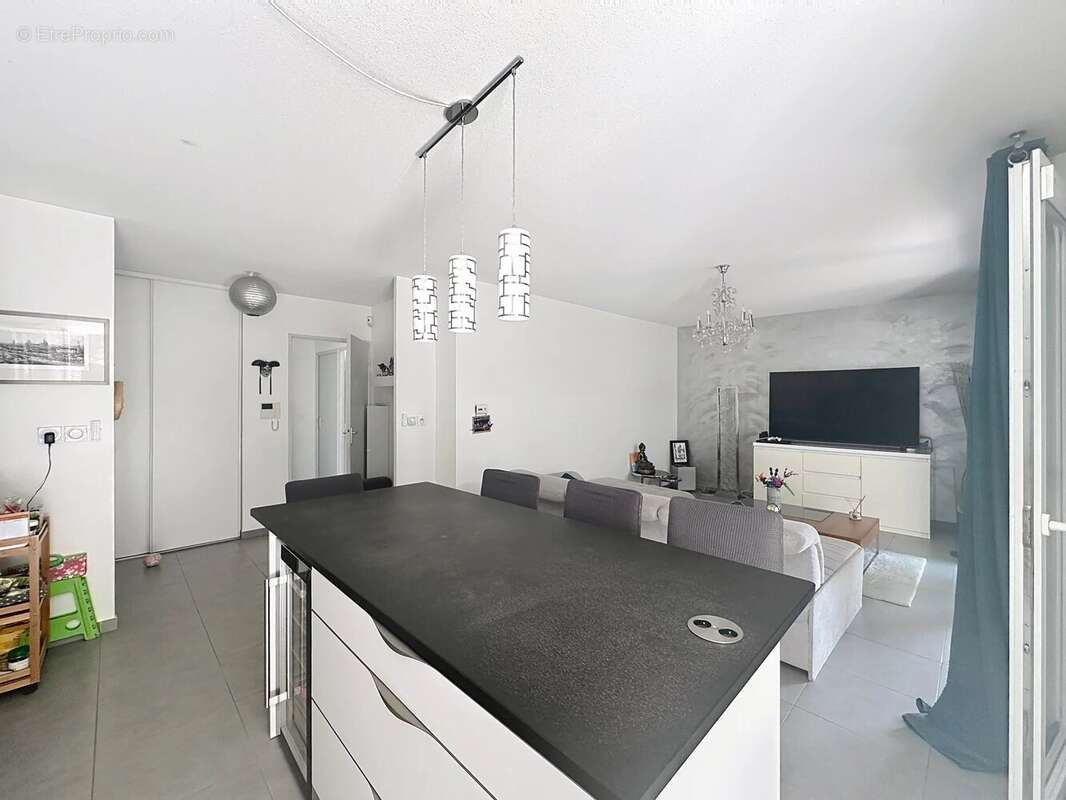 Appartement à SAINT-LAURENT-DU-VAR