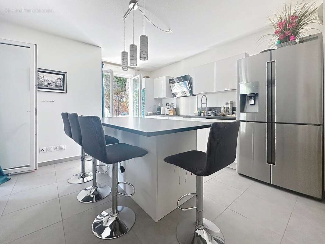 Appartement à SAINT-LAURENT-DU-VAR