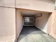   - Parking à VILLEURBANNE