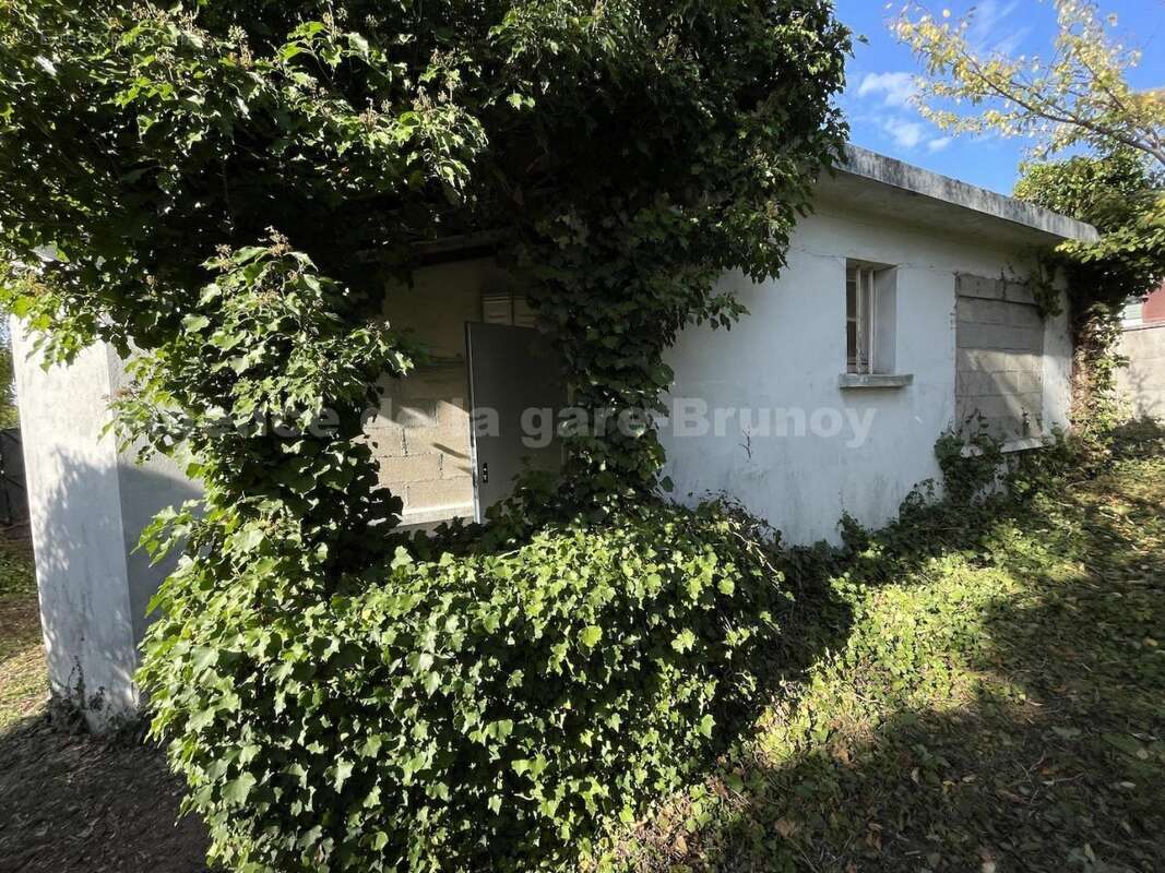 Facade - Terrain à BRUNOY