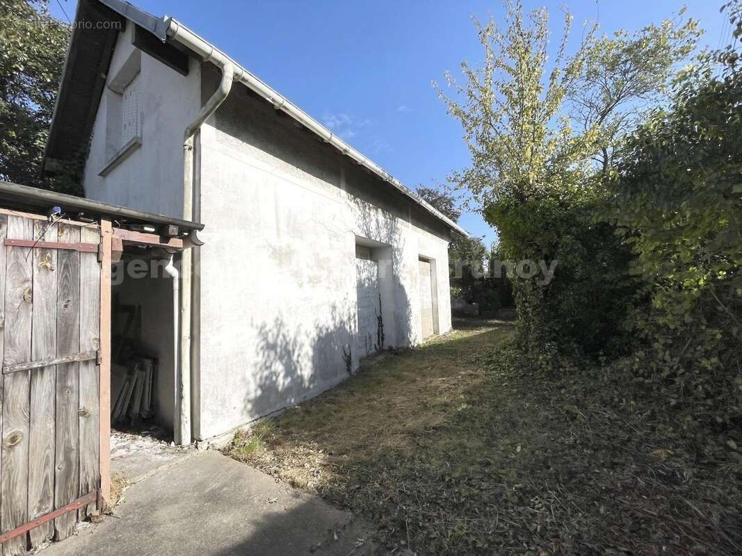 Facade2 - Terrain à BRUNOY