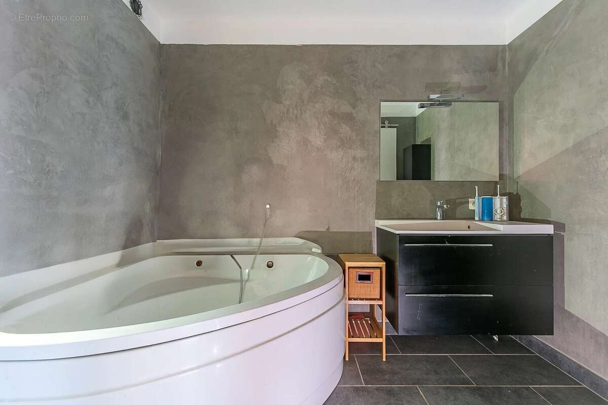 Appartement à MARSEILLE-6E