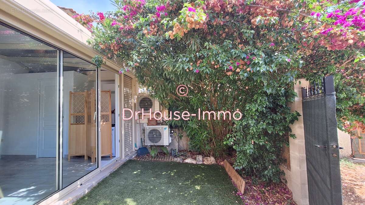 Appartement à SIX-FOURS-LES-PLAGES