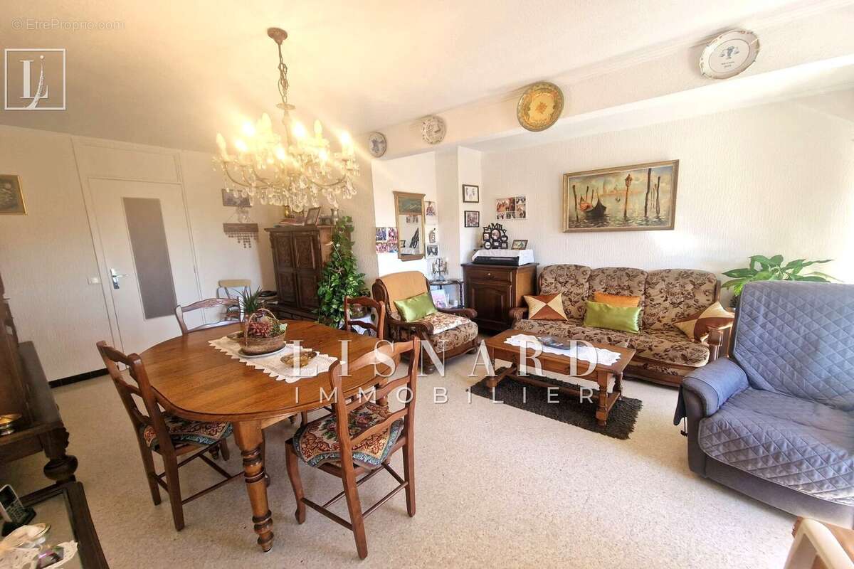 Appartement à VALLAURIS