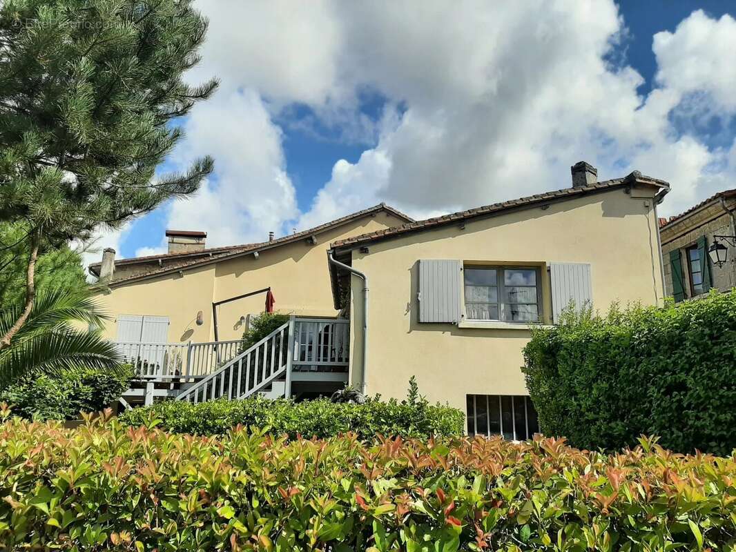 Maison à AUBETERRE-SUR-DRONNE