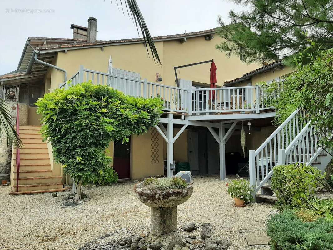 Maison à AUBETERRE-SUR-DRONNE