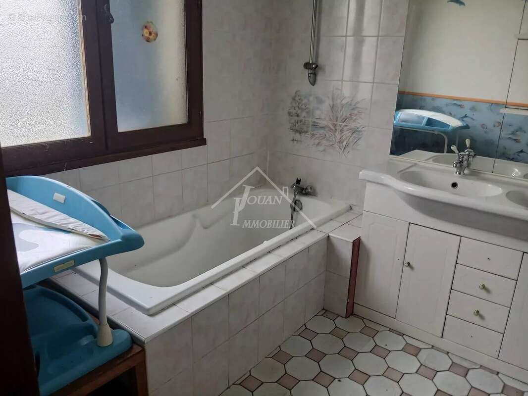 Maison à CHAVROCHES