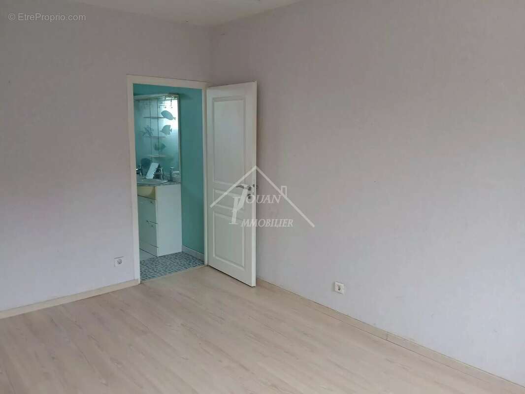 Maison à CHAVROCHES