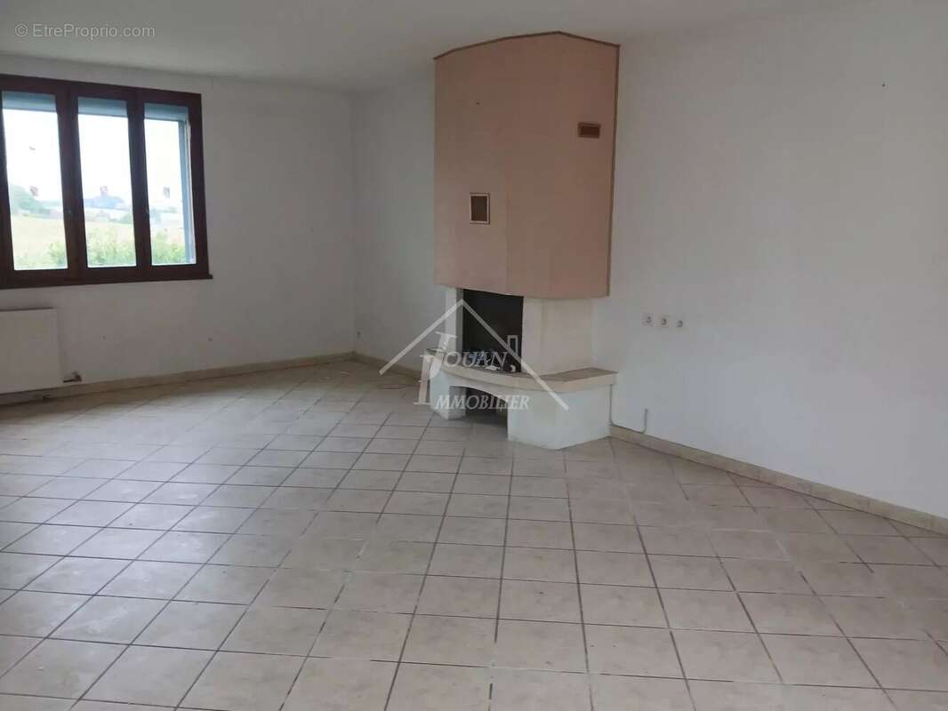 Maison à CHAVROCHES