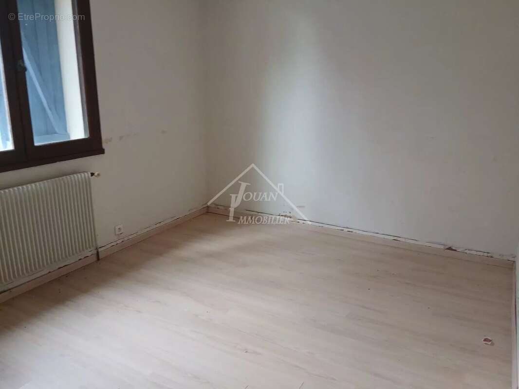 Maison à CHAVROCHES